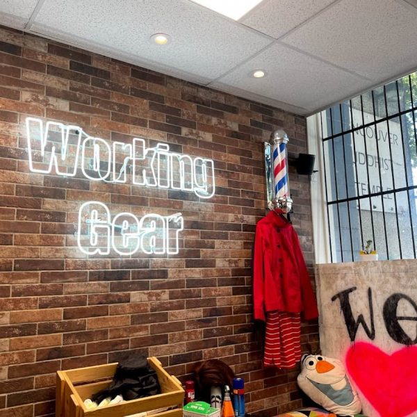 Working Gear sign on a brick wall